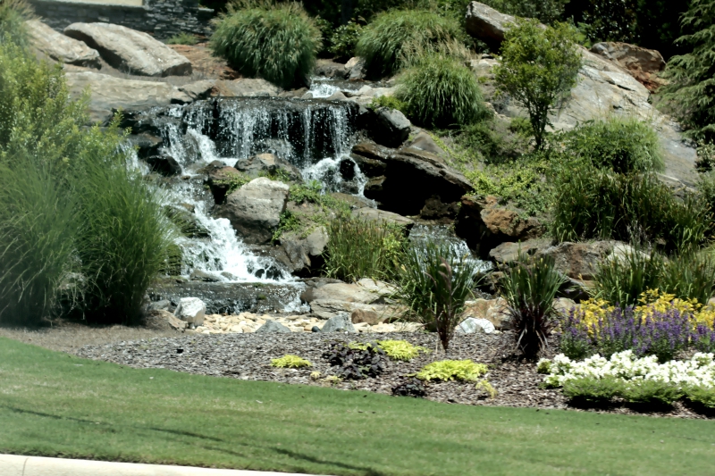 paysagiste-HYERES-min_small-garden-waterfall-rocks-natural-landscape-nature-1593483-pxhere.com